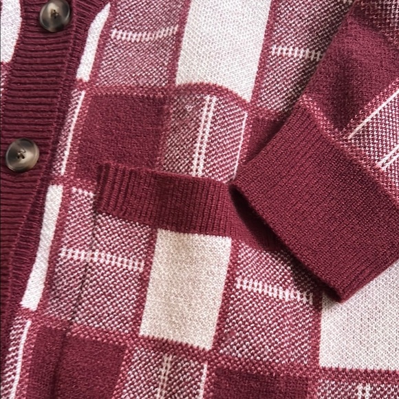 Vigoss Women's Maroon and Beige Checkered Cardigan - Picture 5 of 5